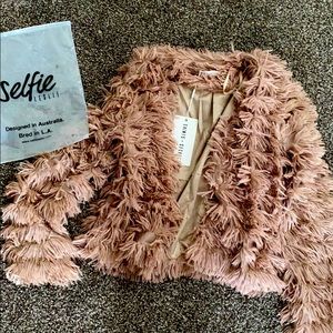 Selfie Leslie cover up